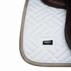 Equestrian Stockholm - Tapis de selle Modern White blanc/ sand