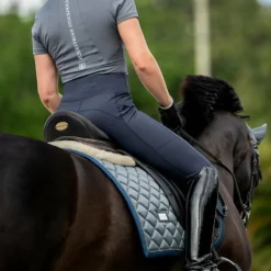 Equestrian Stockholm - Tapis de dressage Metallic Blue bleu