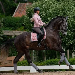 Equestrian Stockholm - Tapis de dressage Pink Pearl