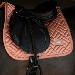 Equestrian Stockholm - Tapis de selle Modern Coral