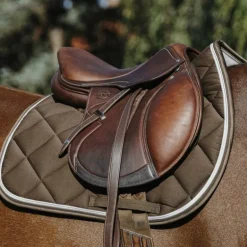 Equithème - Tapis de selle Classic marron foncé