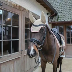 Kentucky Horsewear - Bonnet pour chevaux anti-bruits softshell beige/ vieux rose
