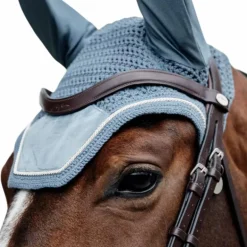 Kentucky Horsewear - Bonnet pour chevaux anti-bruits Wellington Velvet light blue