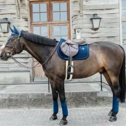 Kentucky Horsewear - Bonnet pour chevaux anti-bruits Wellington Velvet Pearls marine