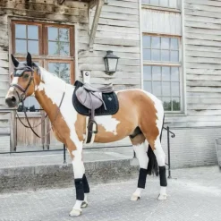 Kentucky Horsewear - Bonnet pour chevaux anti-bruits Wellington Velvet Pearls noir