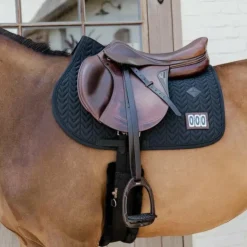 Kentucky Horsewear - Tapis de selle Fishbone Compétition 2 numéros noir