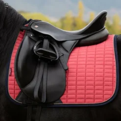 LeMieux - Tapis de dressage Square en suédine cranberry